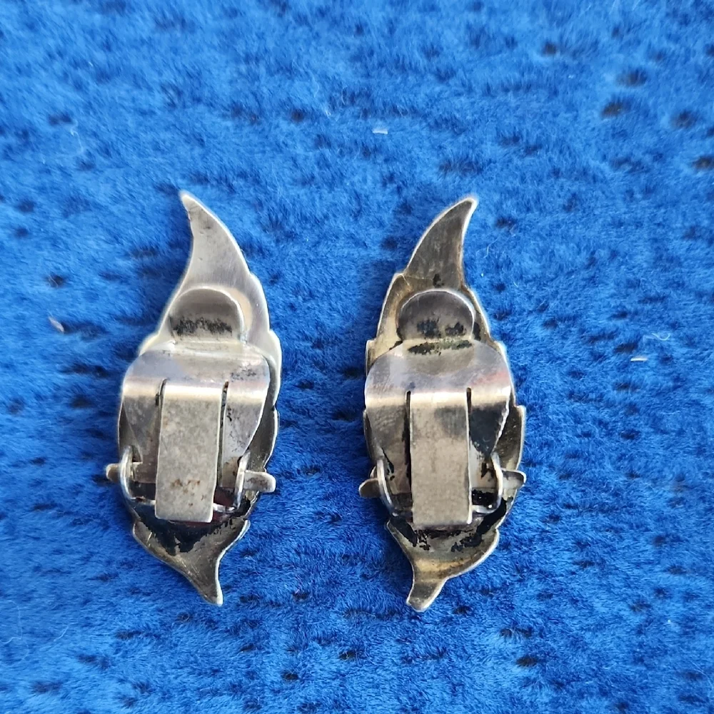 Siam clip earrings